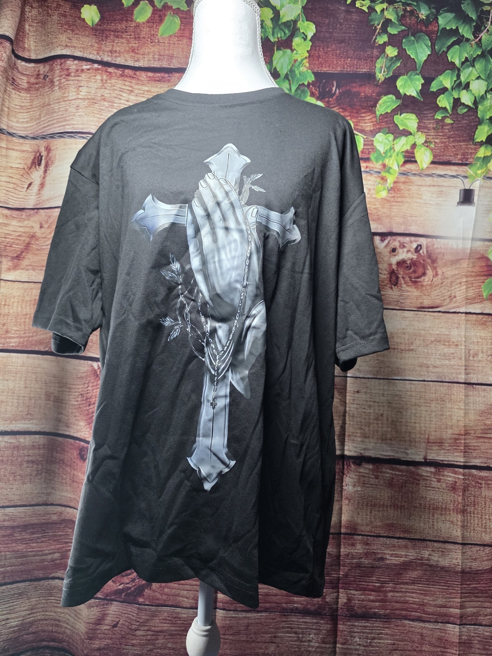 NWOT Black Graphic Cross & Praying Hands T-Shirt